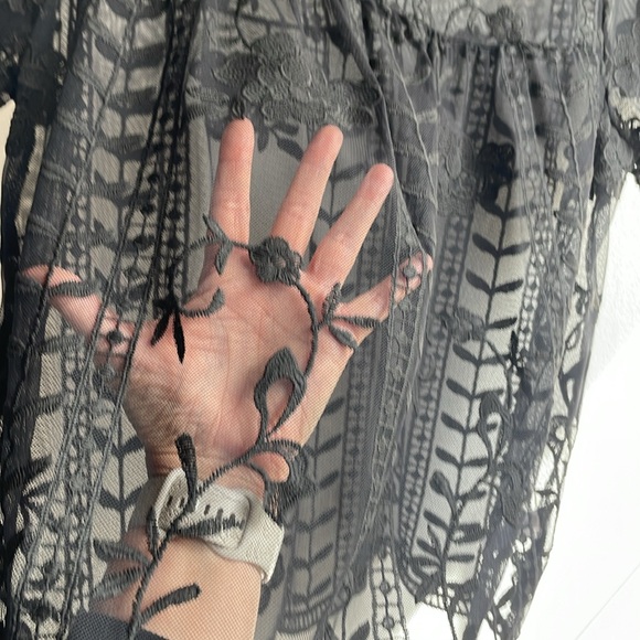 Merona Crewneck keyhole back sheer soft lace scalloped edge top size large - Picture 8 of 8